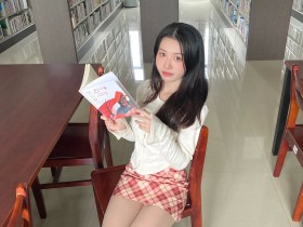学校图书馆拍照