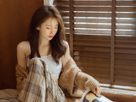 小蛮腰美女热辣红唇长发性感写真